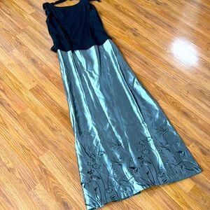 Beautiful dress, very elegant party dress, size 10